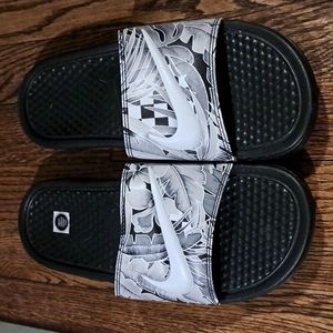 Nike Benassi slides mens 6.5 woman's 8 brand new